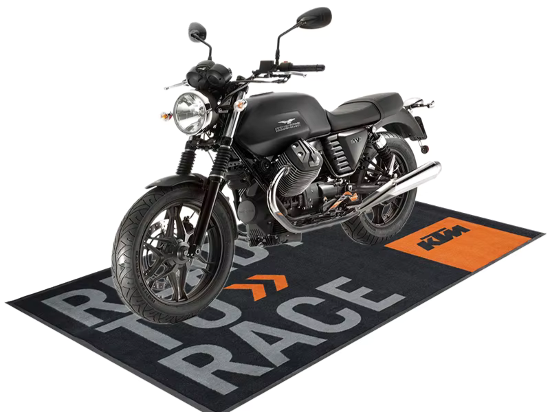 Comment éviter que les tapis de maintenance pour motos ne glissent pendant l'entretien ?