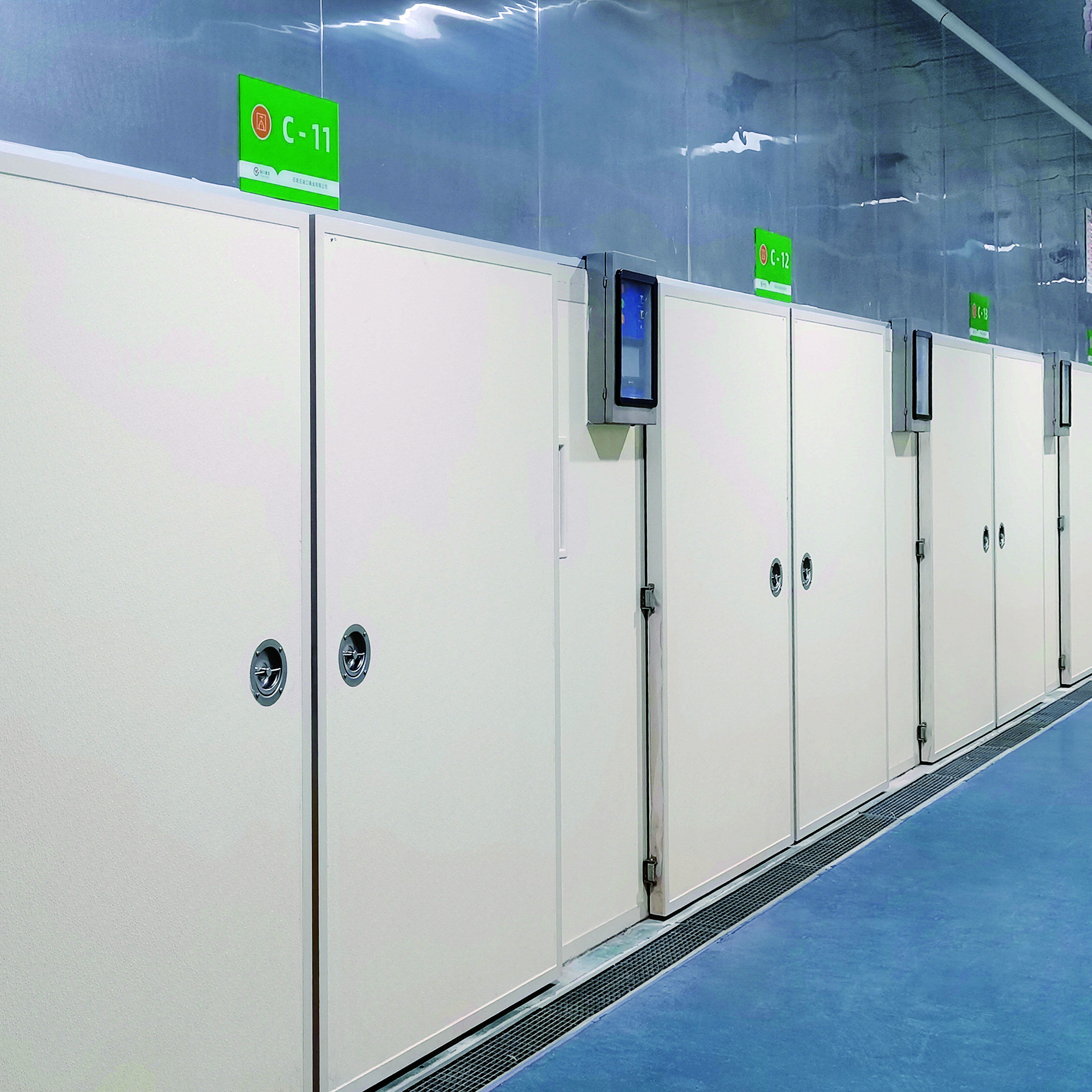 Why is consistent airflow essential for embryo development in an incubator?