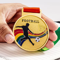 لماذا تكتسب الأوسمة العسكرية المخصصة شعبية في ثقافة الجوائز