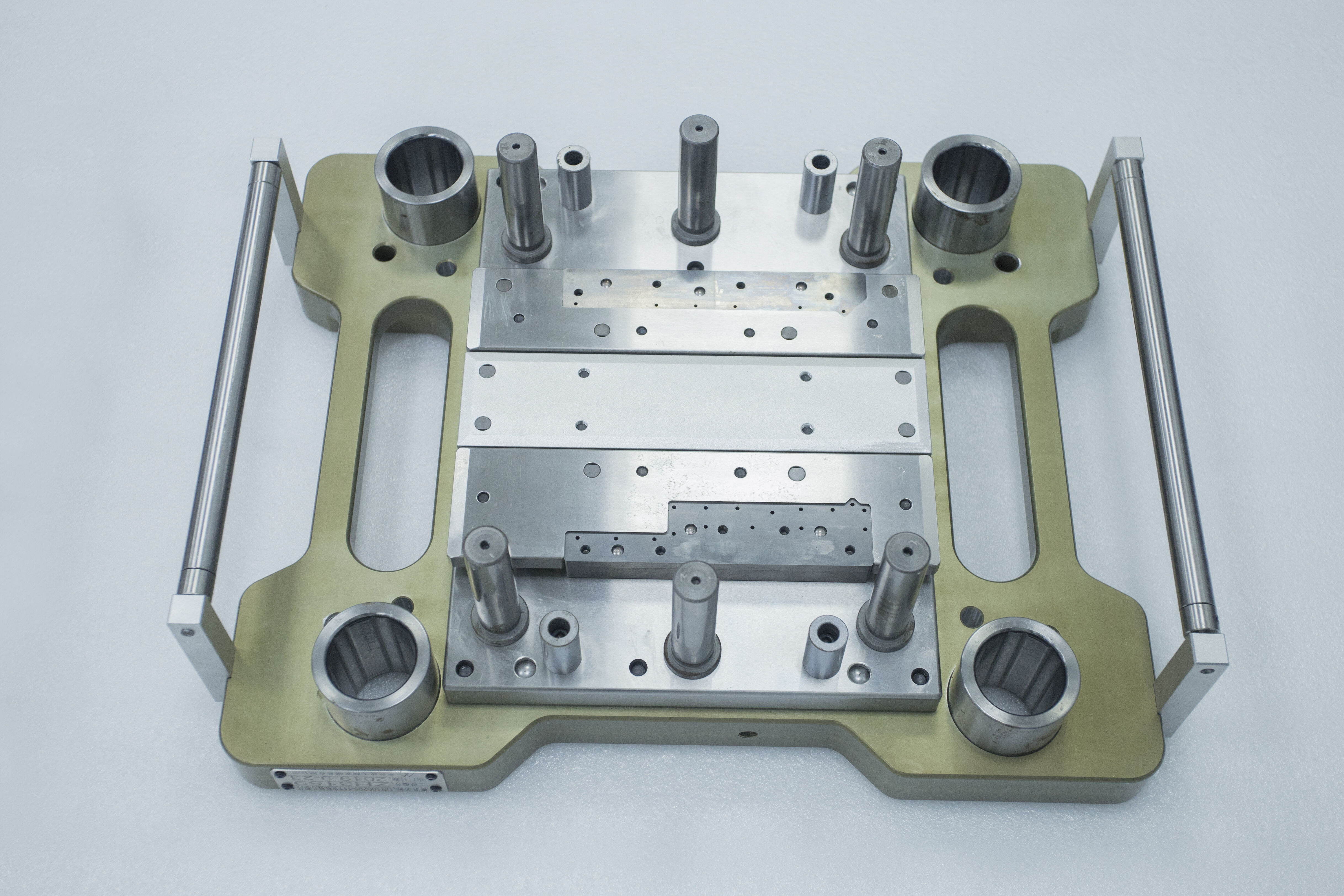 Решения за прецизни форми от термореактивни композити