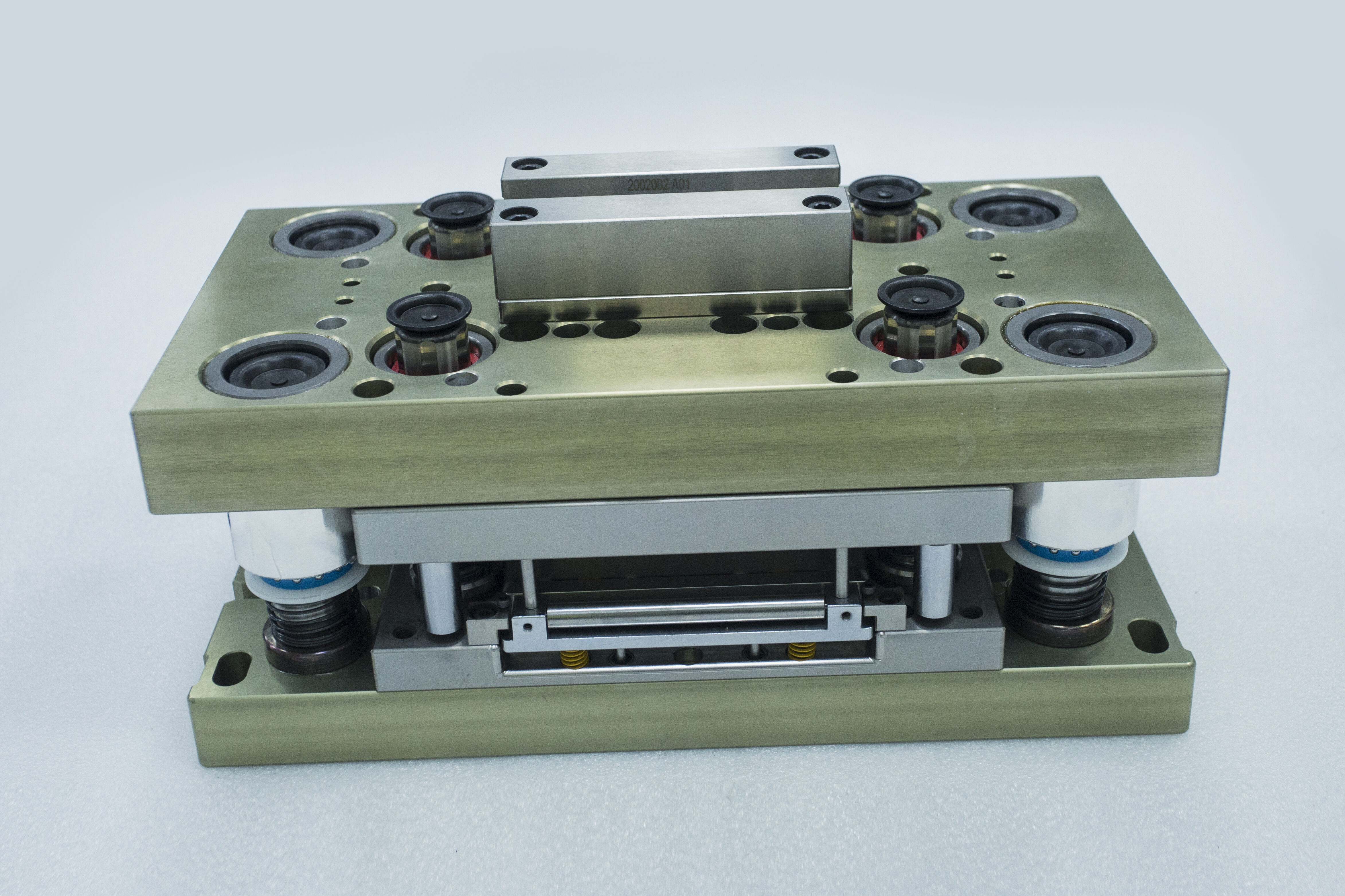 Решения за прецизни форми за рязане на батерии