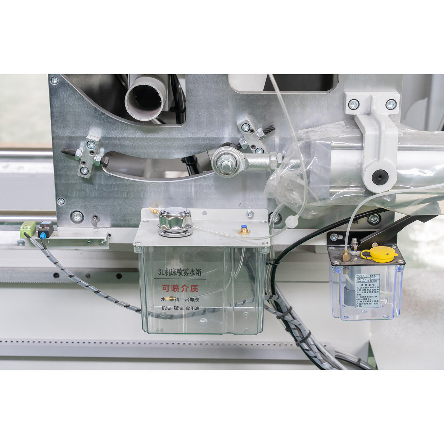 Welche Zertifizierungen sollte eine qualifizierte Fabrik für PVC-Profil-Schneidemaschinen besitzen?