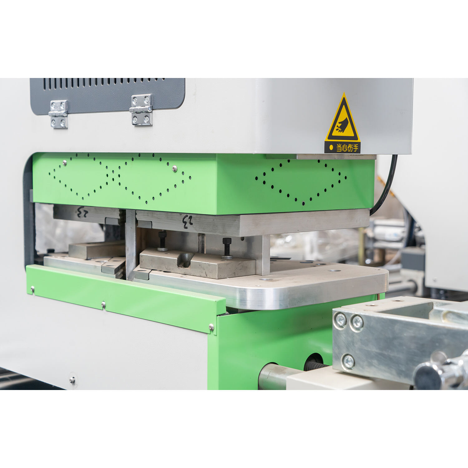 Как да се оптимизира енергийната консумация по време на загряване на профили с енергийно ефективно оборудване за заваряване на ПВЦ?