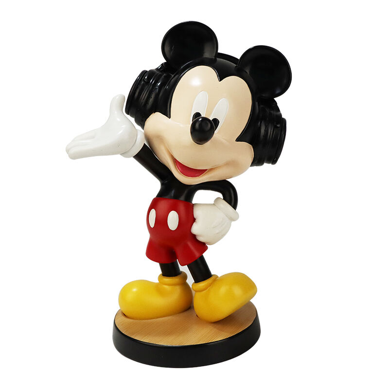 Műgyanta Micimackó Fejhallgatóval - Disney Pop - Kulturális Dísz