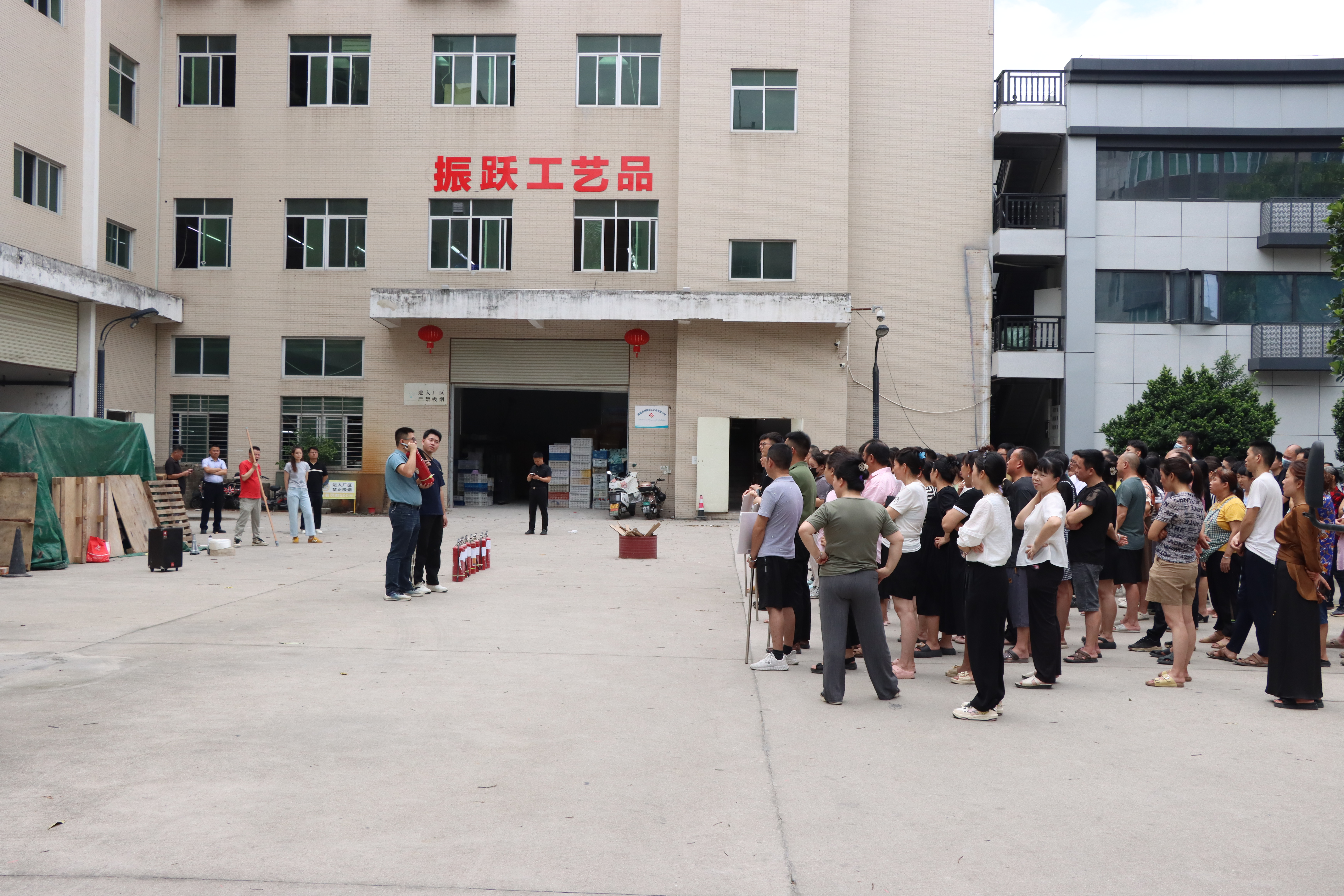 عقدت شركة Fujian Quanzhou Zhenyue Arts & Crafts Co., Ltd. تمرينًا شاملاً حول السلامة من الحرائق لتعزيز وعي السلامة الإنتاجية.