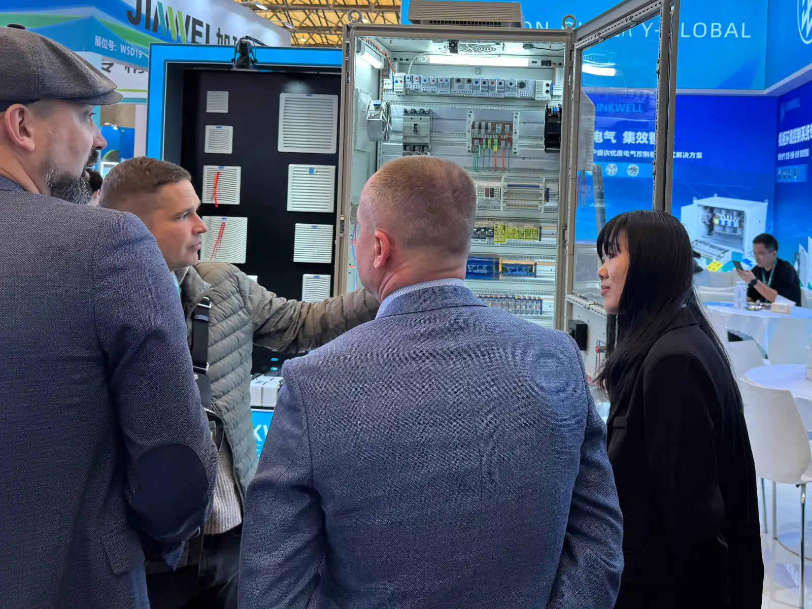 LINKWELL Wows at the 32nd Shanghai International Electric Power Expo with All-in-One Cabinet Thermal Management Solutions