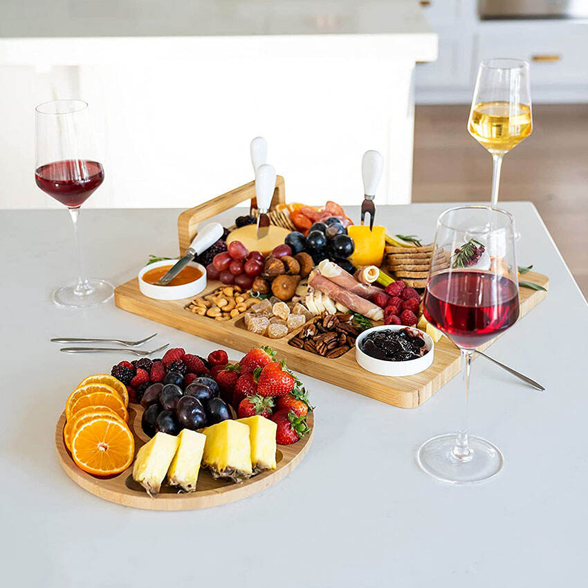 Bamboo cheese board: why chefs love it?
