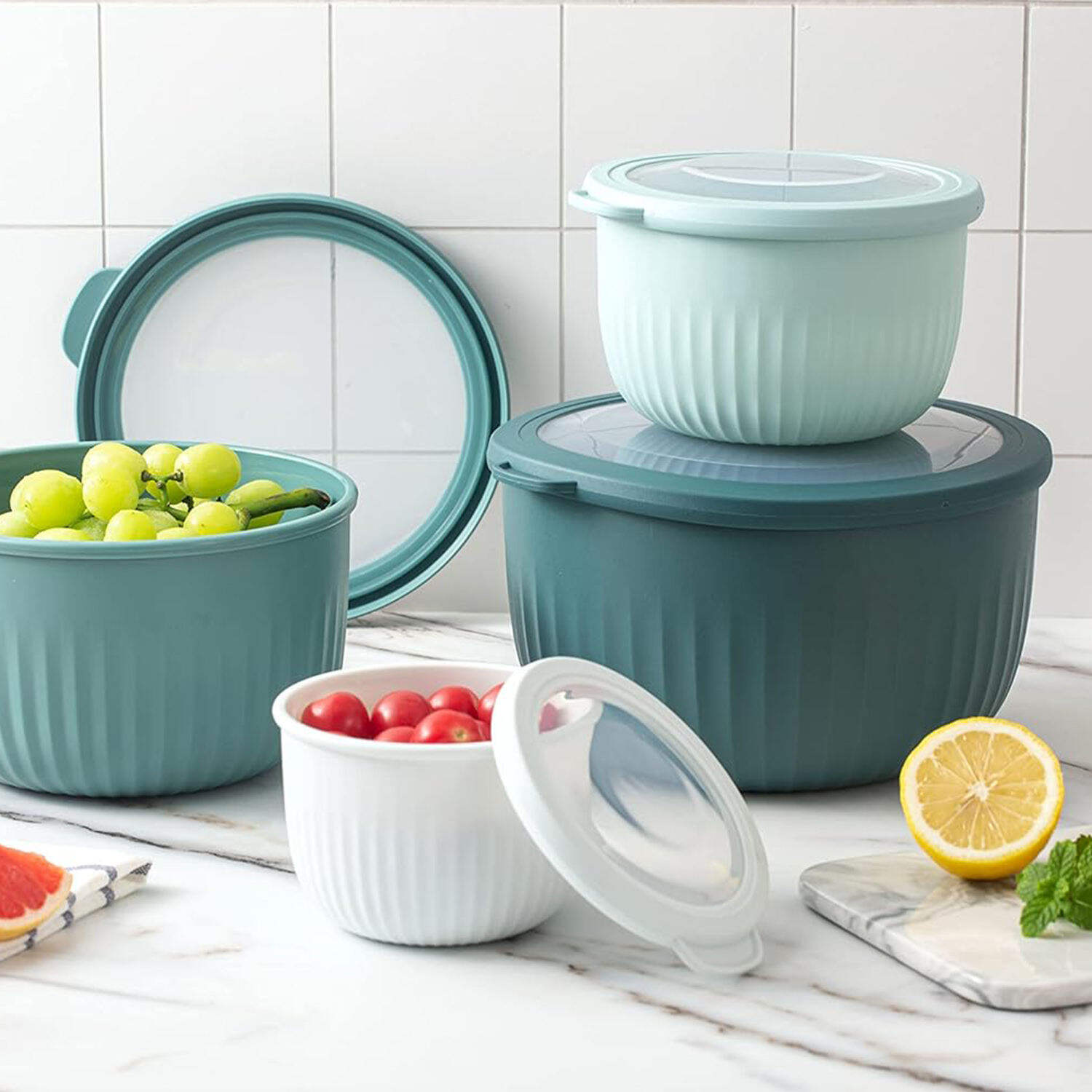 Stackable Large Capacity Plastic Sealed Mixing Bowls Serving Food Bowls With Lids for Kitchen