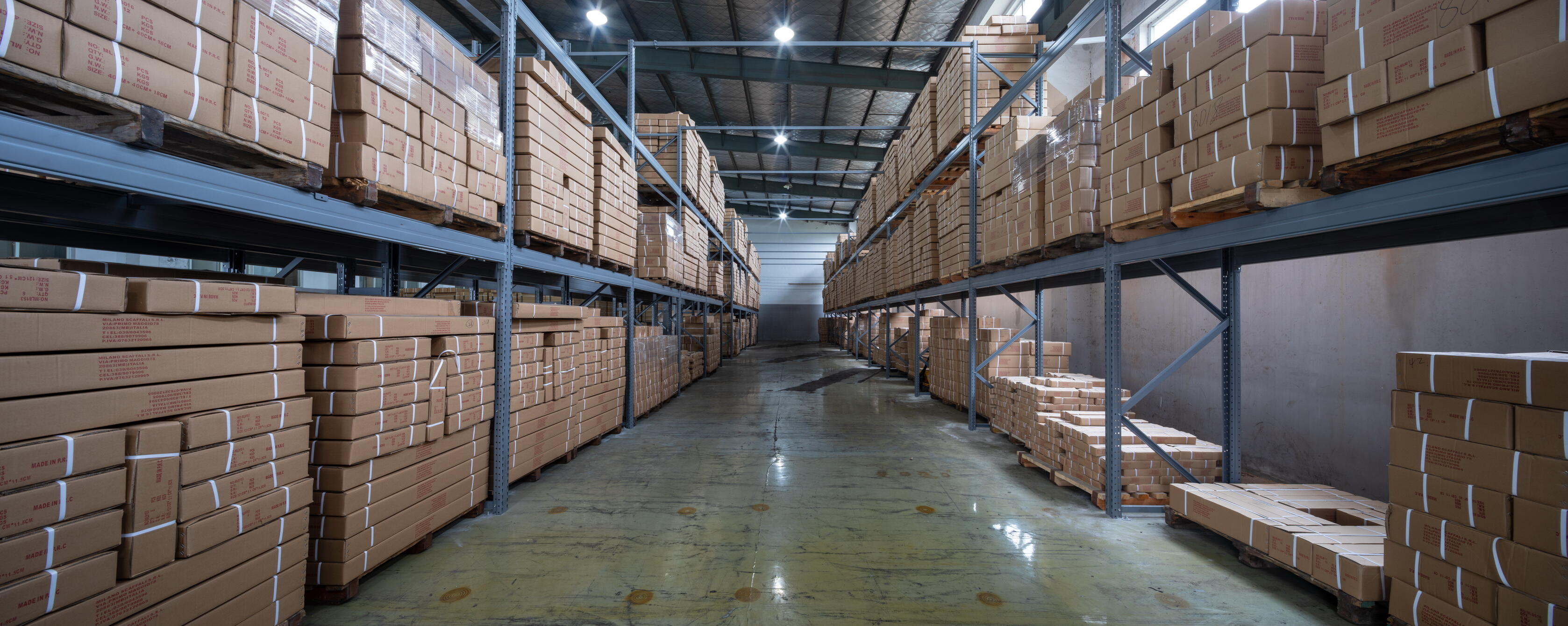 How to make warehouse shelves under the trend of intelligent development