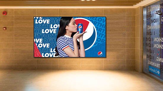 narrow bezel wall mounted advertising display.jpg