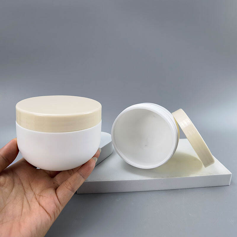 What Are the Best Uses for a Heavy-Duty Plastic Spray Bottle?