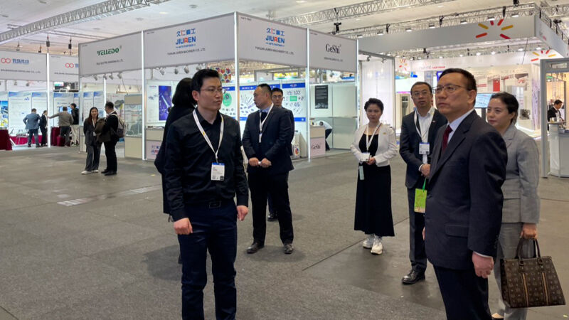 On The First Day Of The Hannover Messe, The Chinese Consul General In Germany And His Delegation Visited The Balice Booth. 2