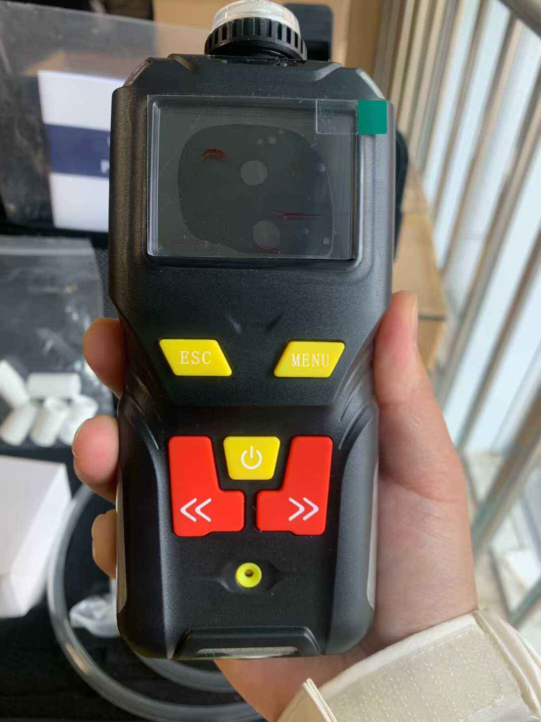 Fjölgausgreiningaraðili SKZ2050-4: Greining á 500+ VOC og giftugum gaustum fyrir öryggi í takmörkuðum rýmum