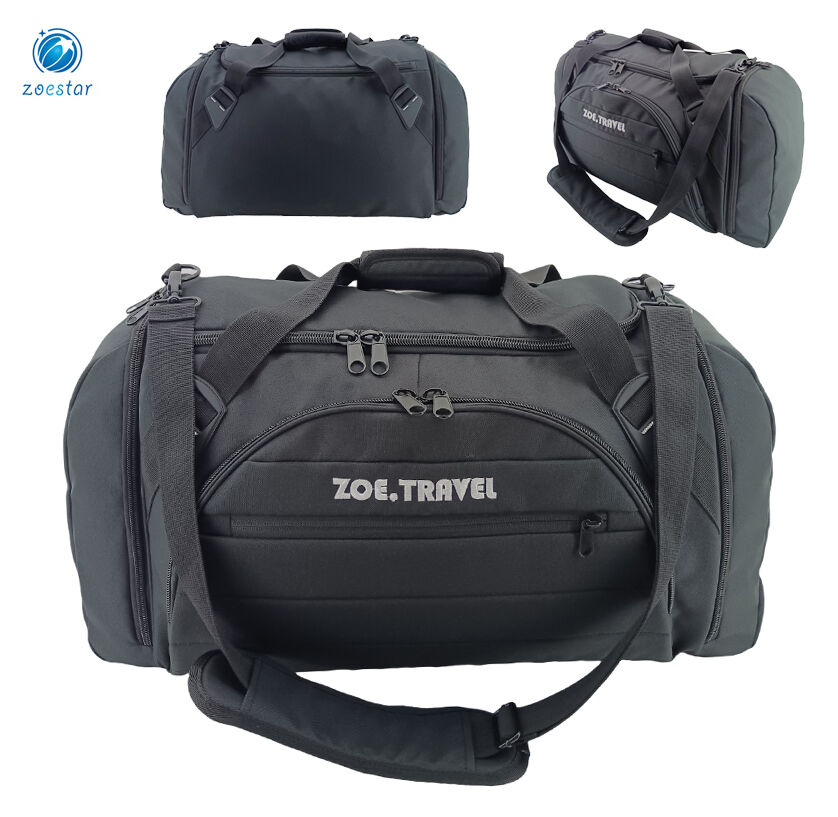 Kestävät, vedenkestävät kankaat kestävät raskasta urheilukäyttöä, ja laajat lokeroja sekä kosteiden/kuivien esineiden säilytyslokeroja tarjoavat tilaa varusteille,