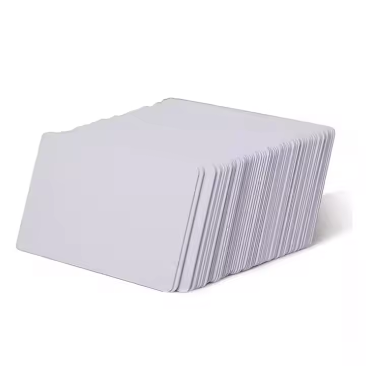 Tarjetas PVC en Blanco NTAG215 NFC: 13.56MHz, Tamaño Estándar ISO, Ideal para Control de Acceso y Pago Inteligente
