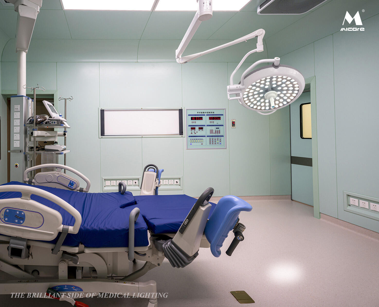 标题Power led E700 ceiling light for operation room+关键词Surgical Light Ceiling Mounted.JPG