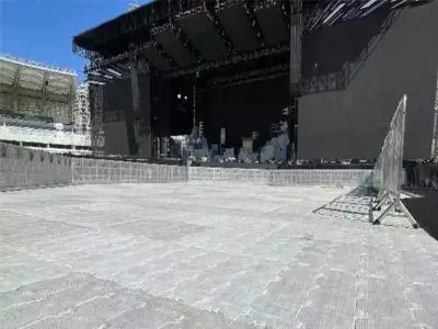 Plancher de concert pour stade supportant de lourdes charges afin de protéger les pelouses