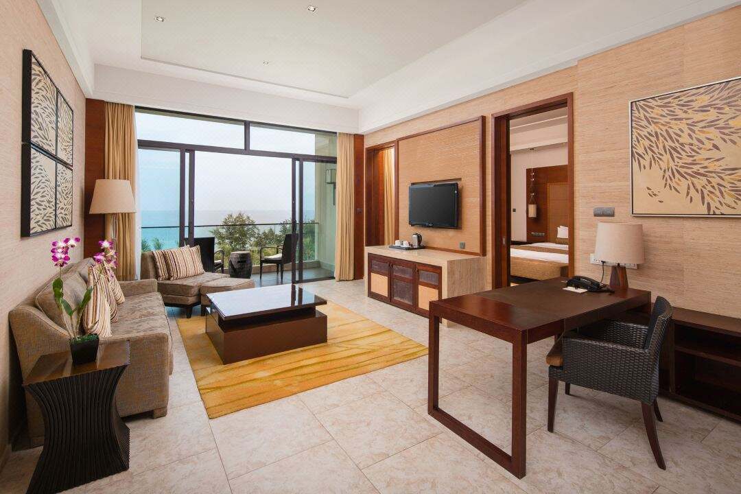 Hilton Sanya Yalong Bay Resort Suite Room