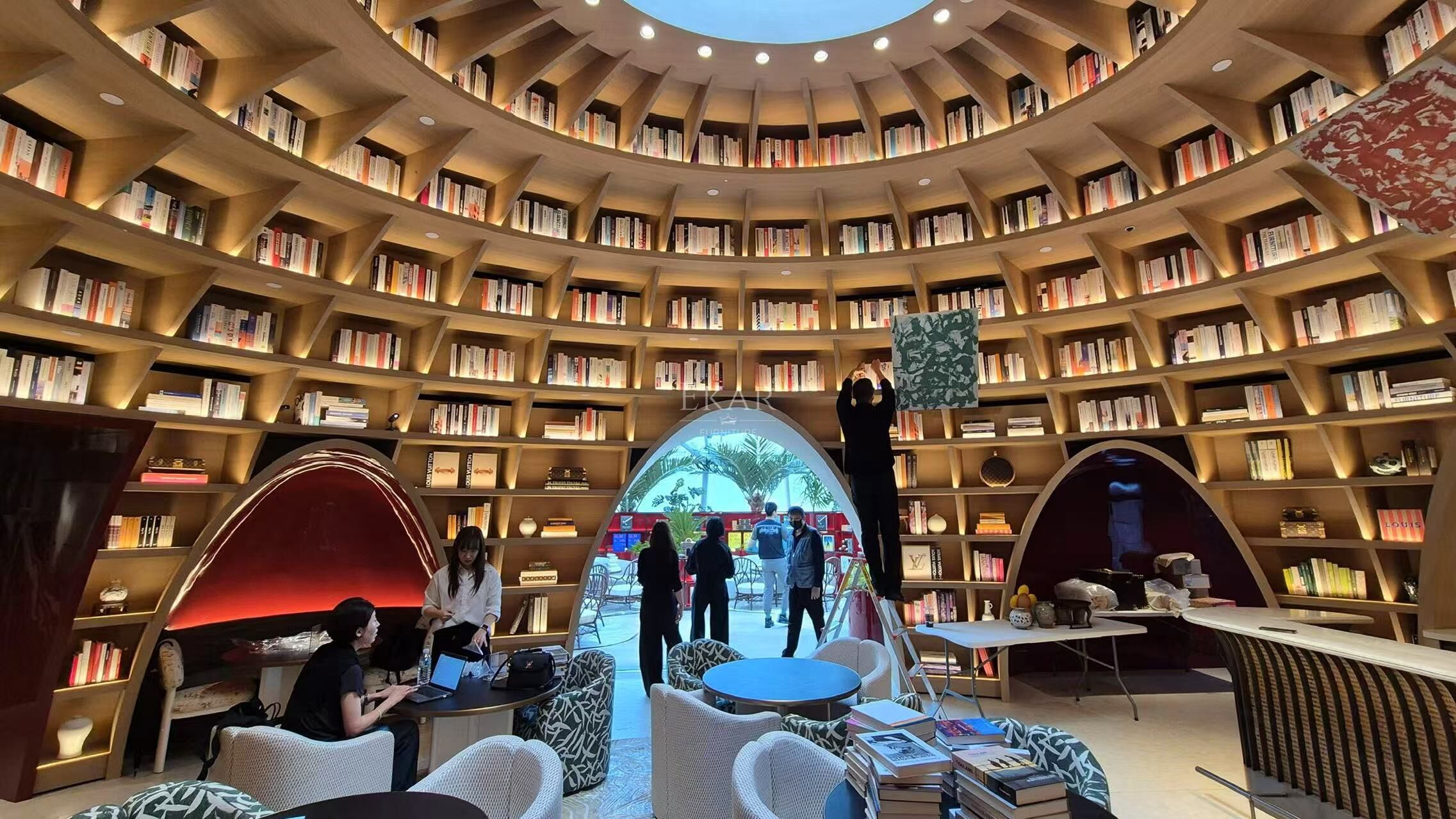 Projeto de Cafeteria da EKAR FURNITURE na Coreia do Sul: Onde Design Encontra Encanto