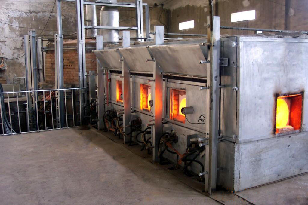 Kako optimizirati postavke proizvodnje u peći za staklo s centralnom komorom?