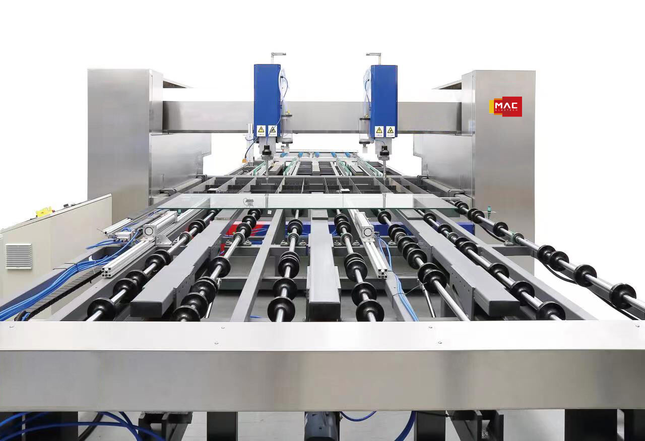 Quels facteurs influencent la compatibilité avec différentes tailles de feuilles de verre ?