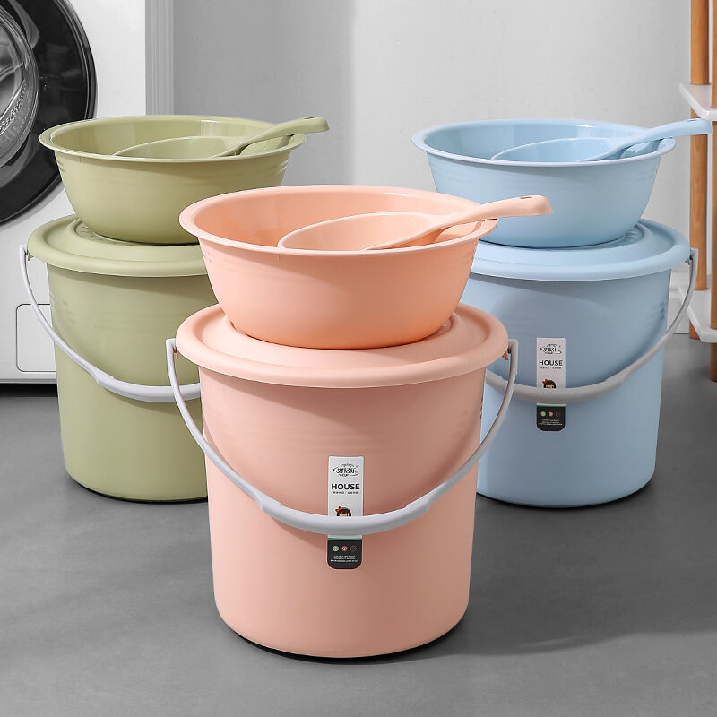 Combinación de cubo, olla y cuchara