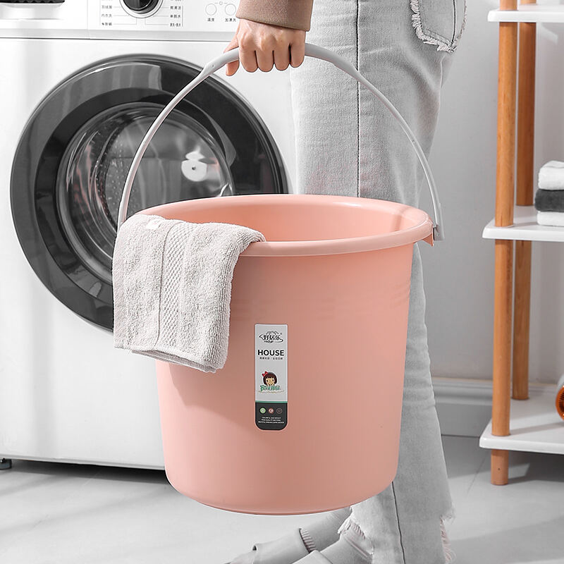 Atraskite universalų sukraunamąjį plastikinį kibirus