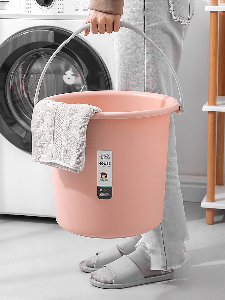 Har en plastikdunk tilstrækkelig lastkapacitet til at bære vand?