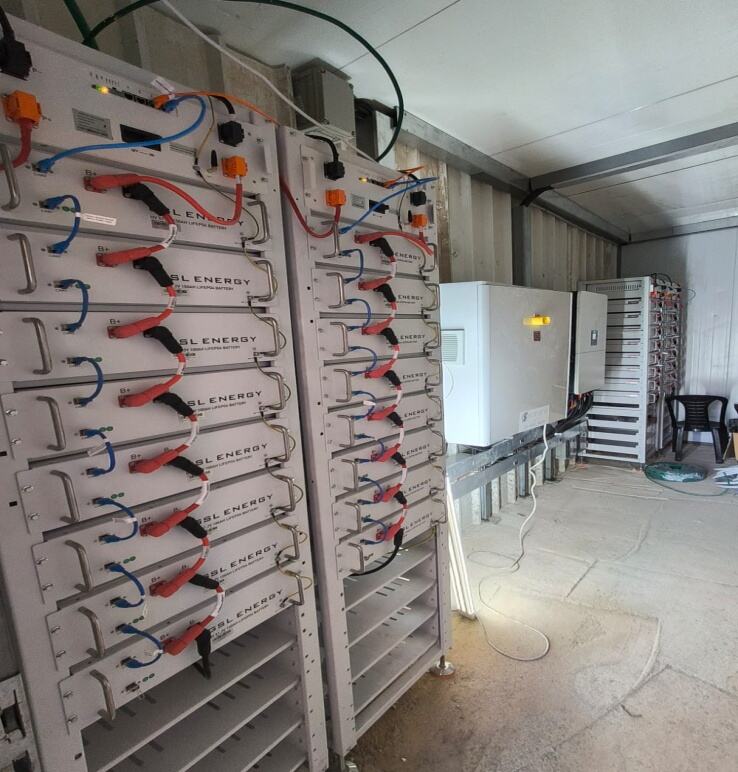 تقوم شركة GSL ENERGY بتركيب نظام تخزين طاقة ببطارية عالية الجهد سعة 160 كيلوواط في الساعة في الشرق الأوسط، لتمكين مشاريع الطاقة المتجددة