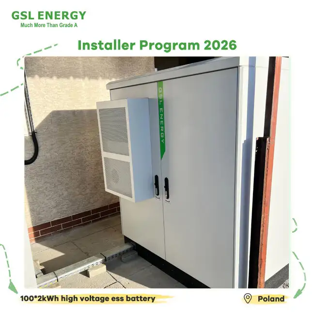 Pòlan 50kVA / 100kWh Pwòjè Sistèm Sotè Enèji pou Sektè Komerse ak Endistriyèl Mise en Servis