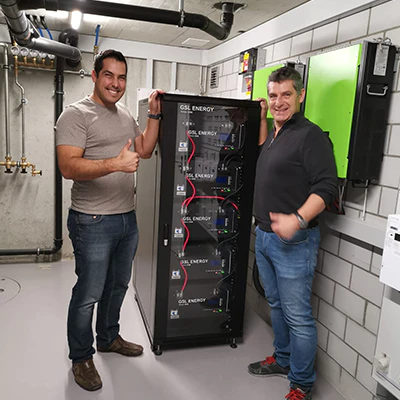 Inversor fuera de red GSL ENERGY de 20 kVA y sistema de batería Lifepo4 de 50 kWh en SUIZA