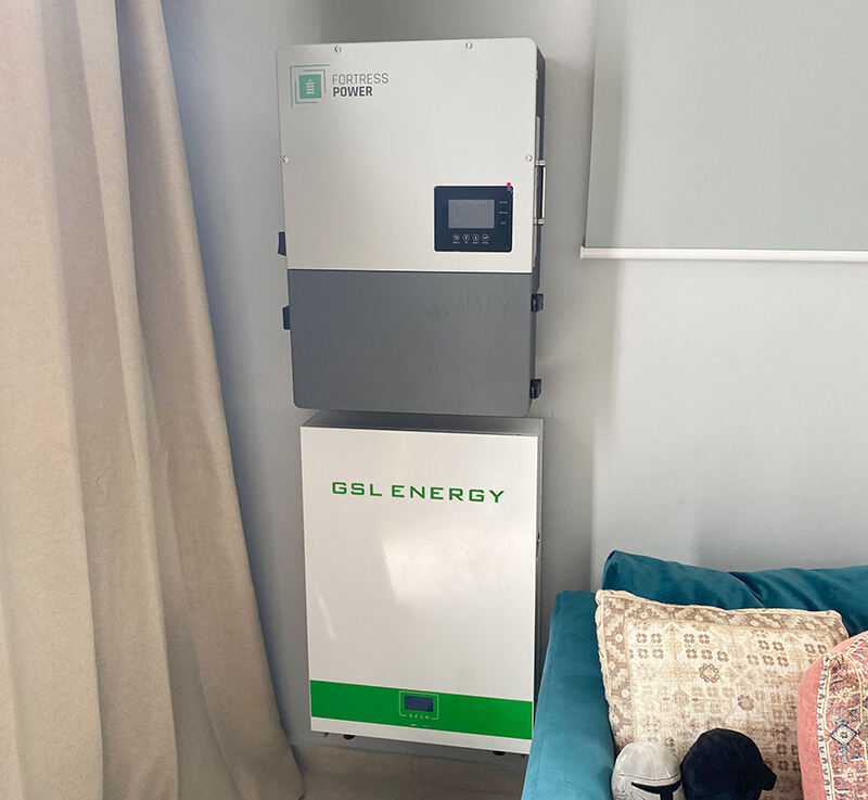 Öppna solenergi-caserna: den 8 kW hybrida omvandlare och 10,24 kwh lifepo4 batteri lagringssystem