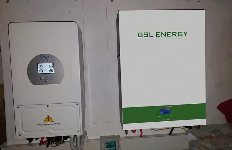 Système hybride d'onduleur Lifepo4 avec batterie de 5 KVA 10 KWh GSL ENERGY aux États-Unis