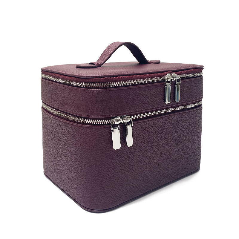 Élevez votre expérience de voyage avec nos trousses de toilette en cuir sur mesure