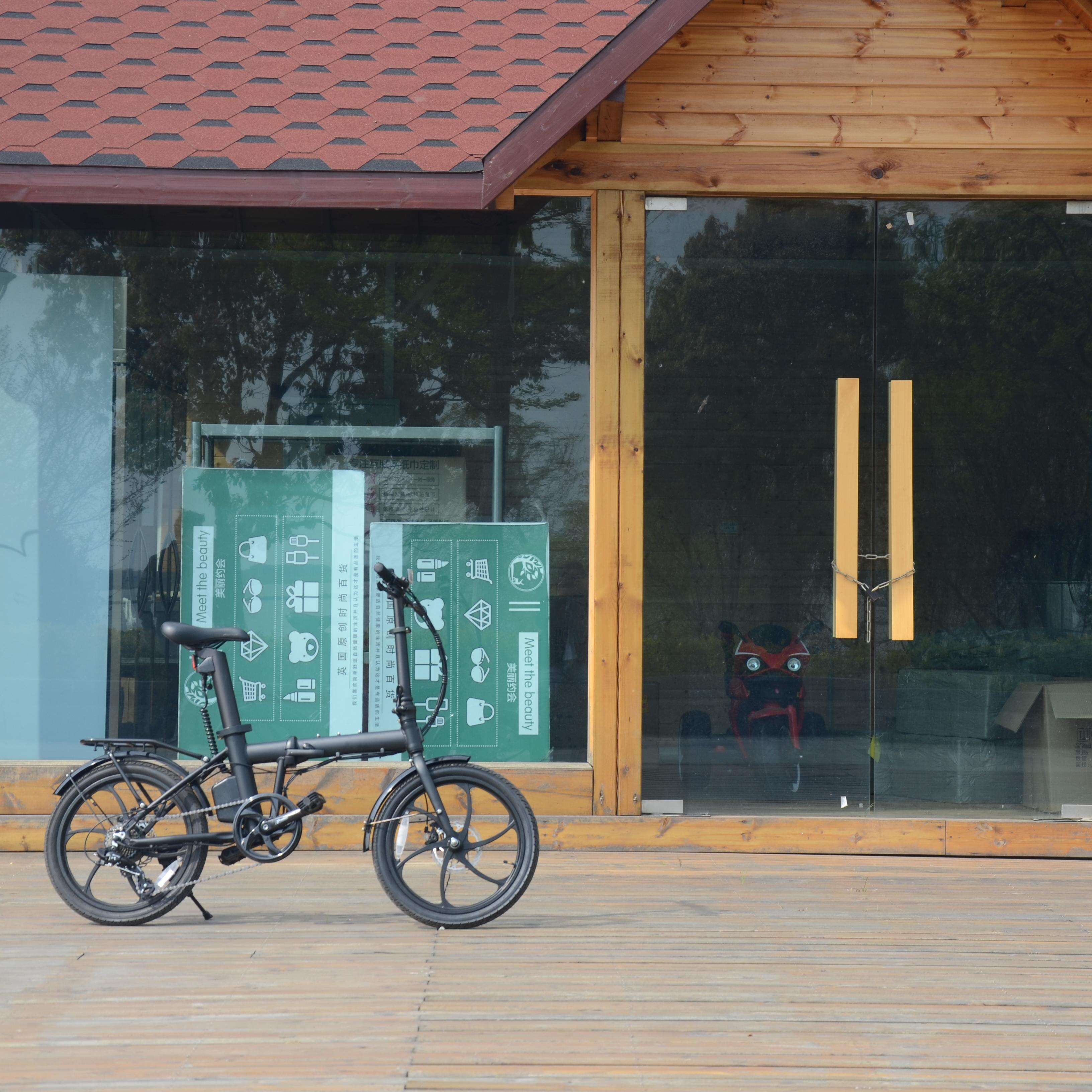 Quels sont les principaux avantages de l'utilisation d'un vélo pliant à batterie en ville ?