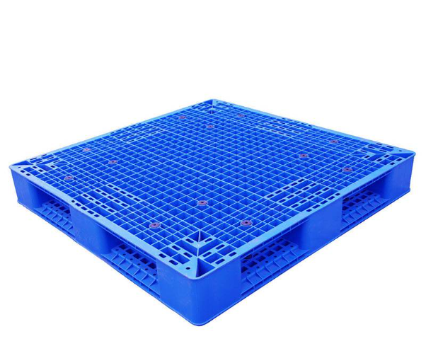 วิธีห่อสินค้าบนพาเลทด้วยฟิล์มหดตัวอย่างถูกต้องเพื่อความมั่นคงสูงสุด