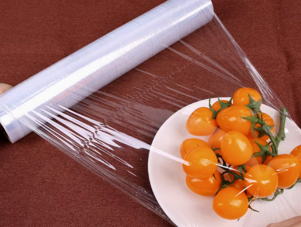 Say goodbye to messy spills and leaks with cling wrap for food