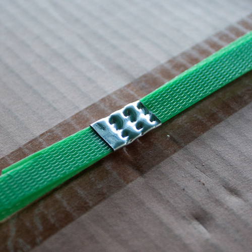 告辞 الخيوط المتشابكة والأسلاك العشوائية مع شريط التغليف الخاص بالحيوانات الأليفة