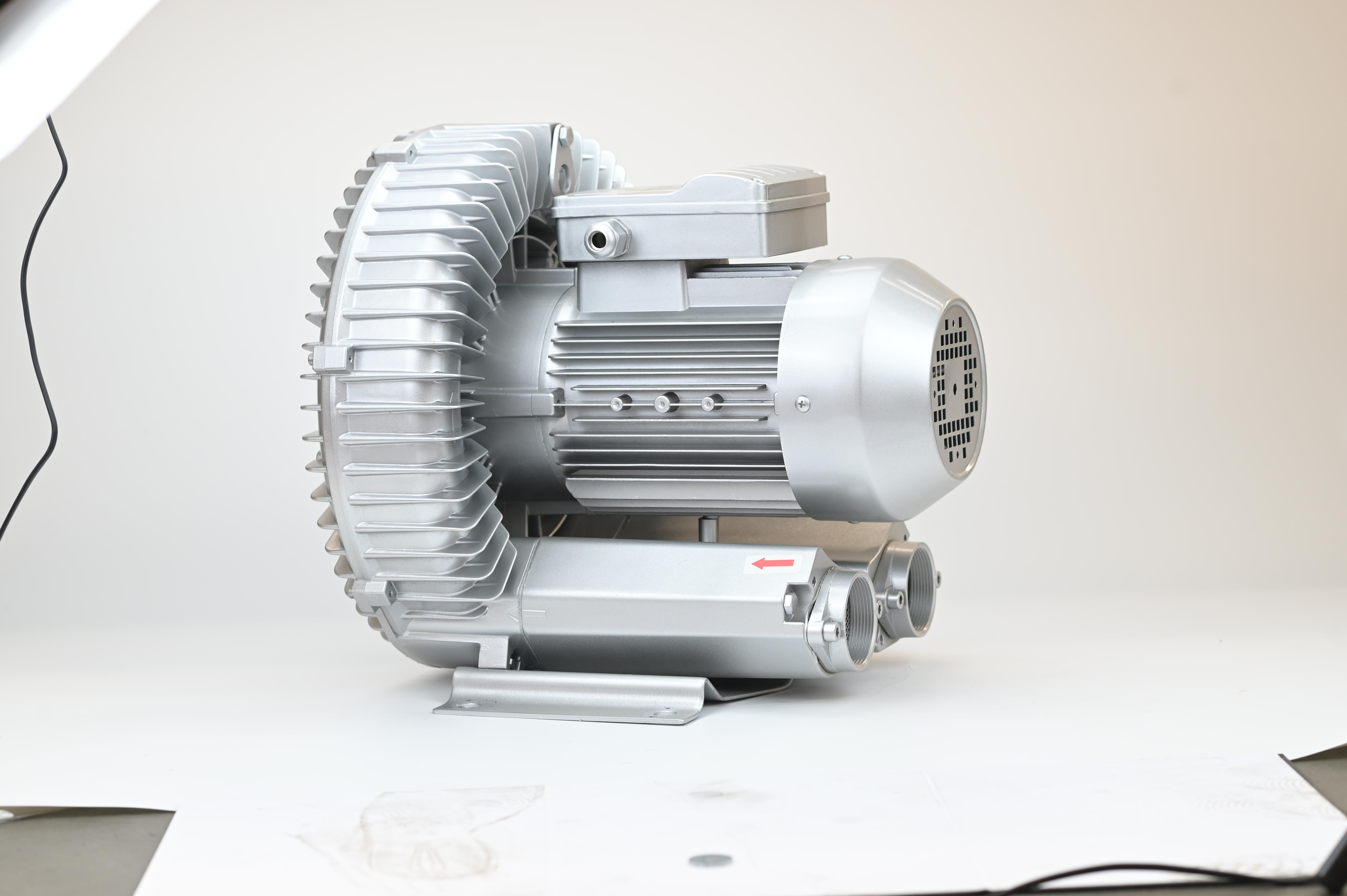 Soluções de Sopradores a Vácuo Regenerativos para Aplicações Industriais Eficientes