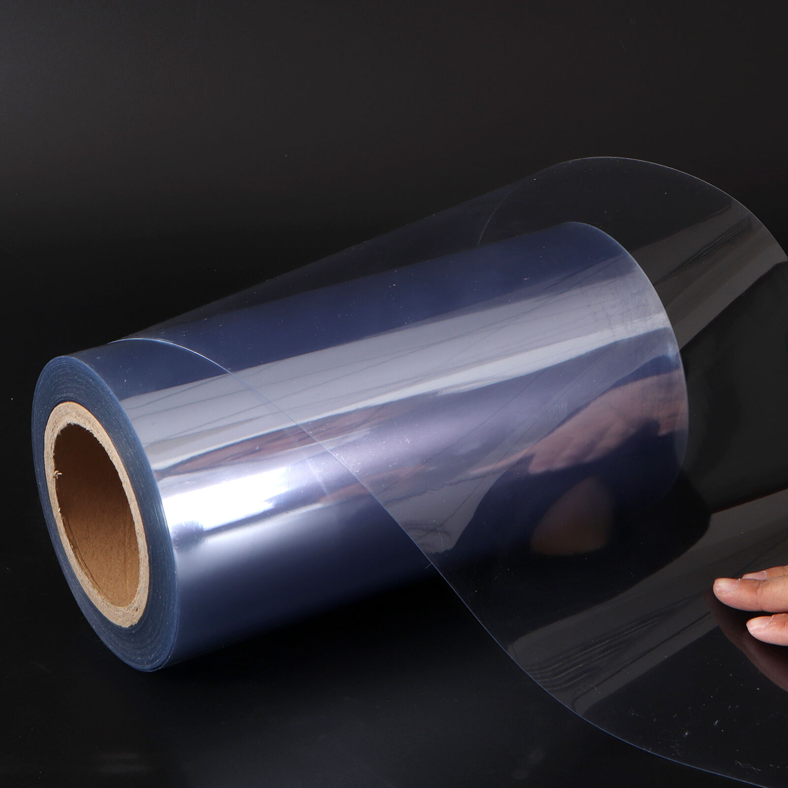 ¿Cómo se utiliza el rollo de PVC en las líneas de producción automáticas de termoformado?