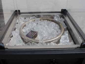 square fire pit with glass panel-1