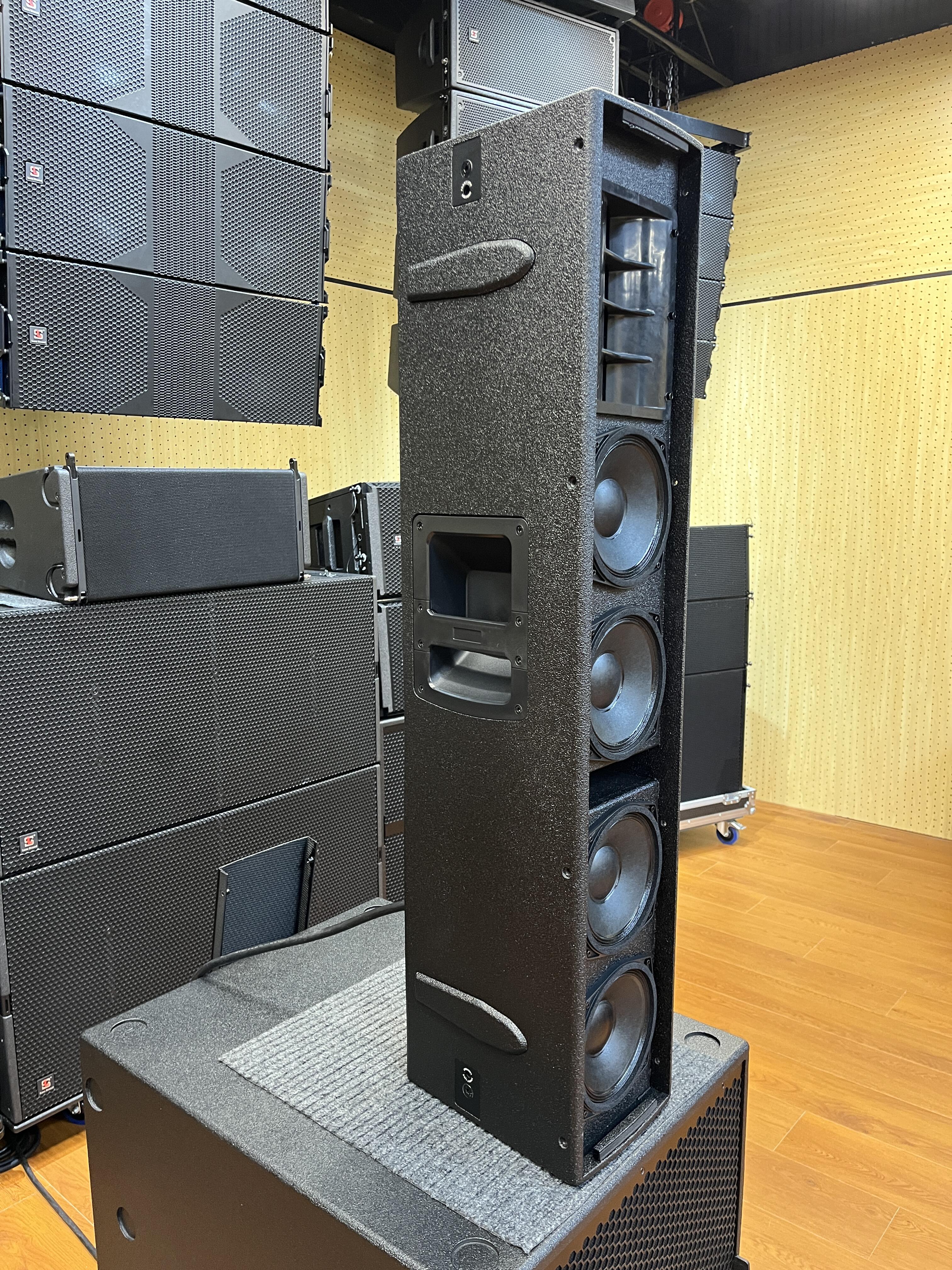 Column Array Speakers for Professional Event Production: High-Fidelity, Scalable, and Efficient Audio Solutions