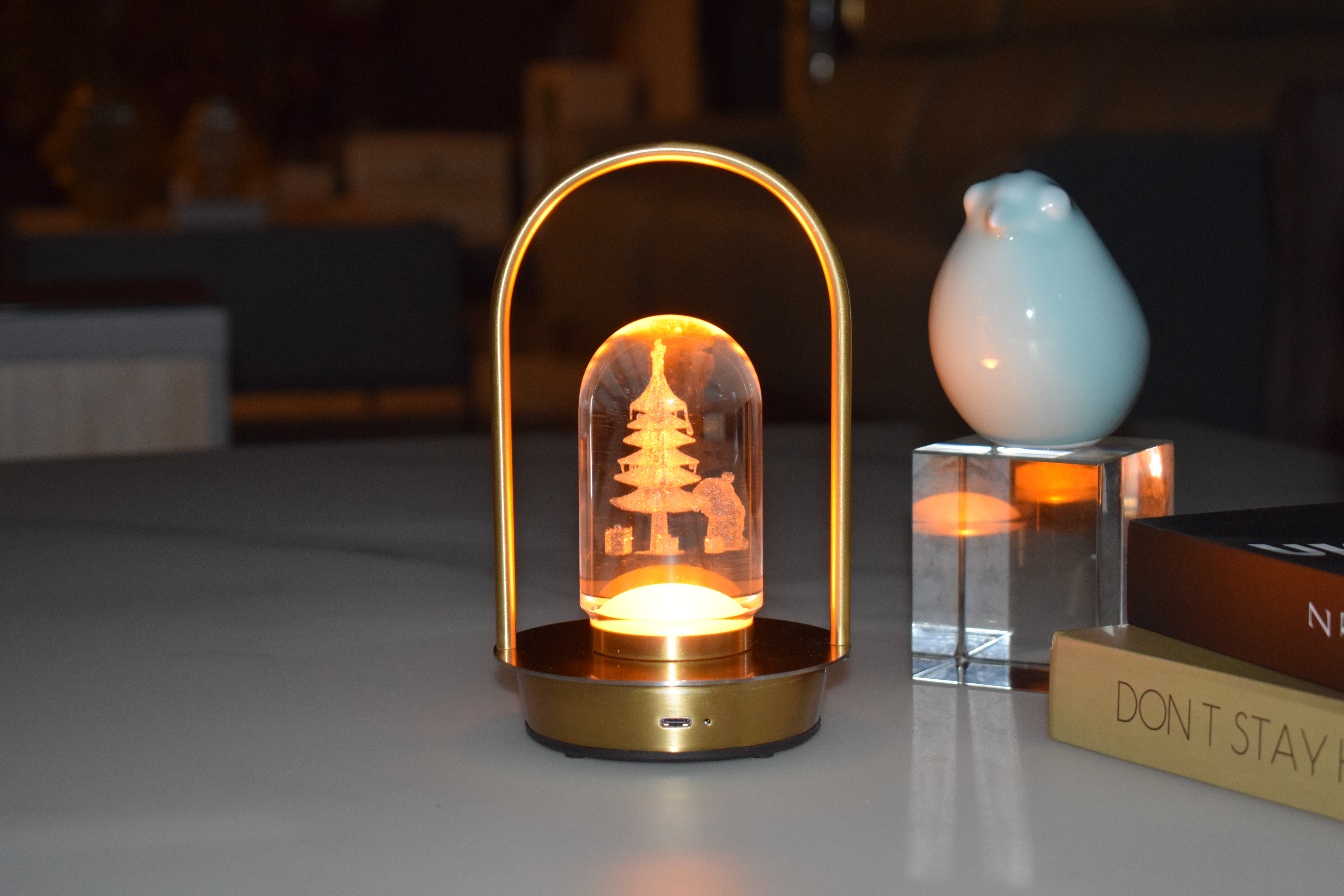 Lampada da tavolo in vetro con cornice in lega di alluminio con disegno inciso personalizzabile per camere da letto e sale da pranzo