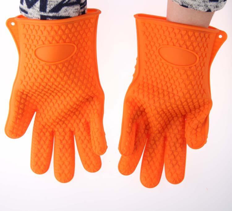 Implement Silicone Grill Mitts for Heat Safety