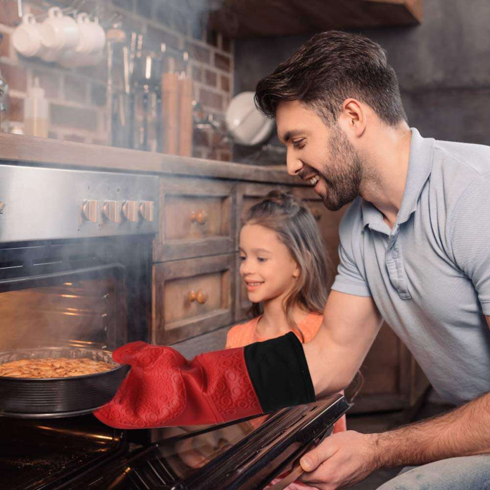 Cosa rende i guanti da barbecue migliori rispetto ai tradizionali guanti di cotone?