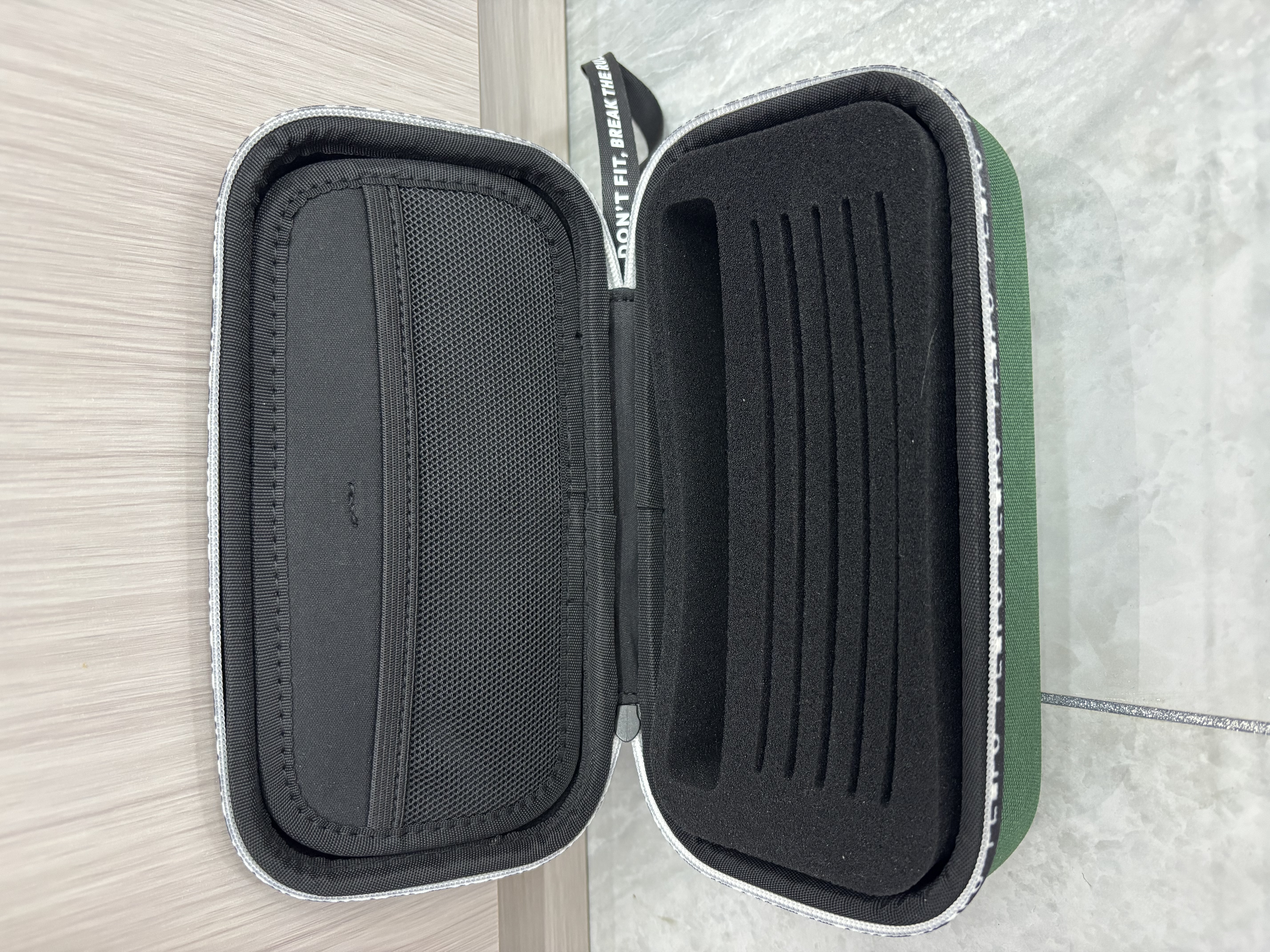 Potencie su marca con nuestras fundas premium para gafas de nieve