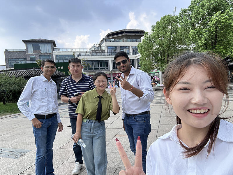 Indian Agents Visit Jiangsu Zhaosheng Glass Technology Co., Ltd. Factory.jpg