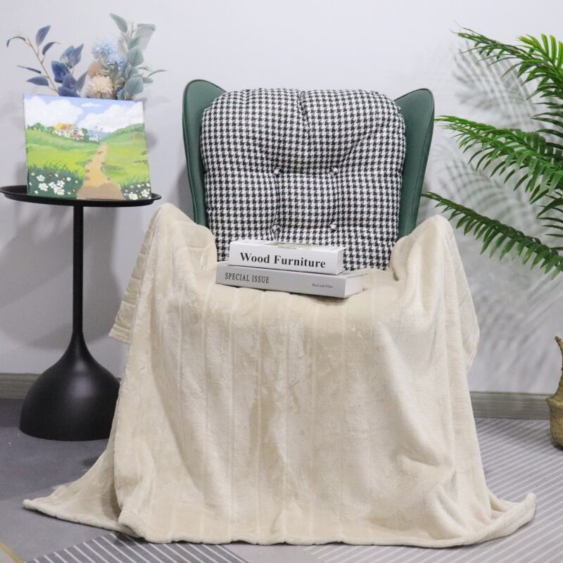 Beige Stripes Pattern Cutting Flannel Blanket supplier