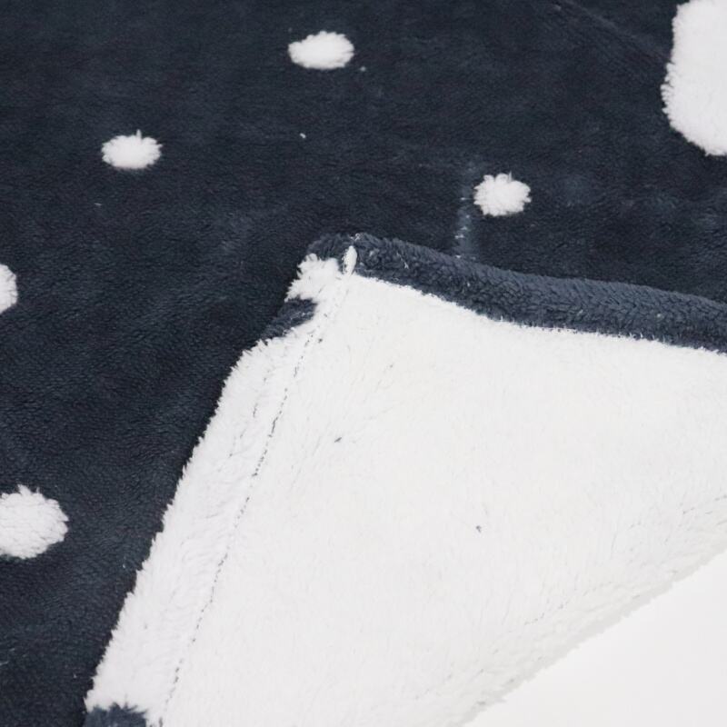 Snowflake And Polar Bear Pattern Cationic Sherpa Blanket manufacture