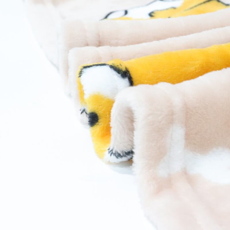 تفاصيل بطانية فلانيل مطبوعة من كورجي باللون الوردي